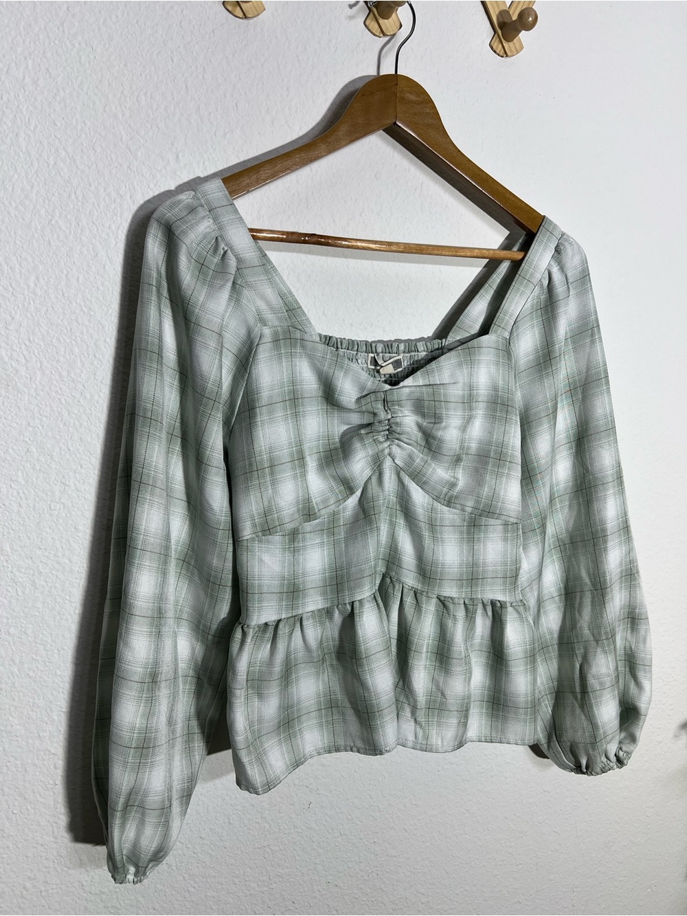 PLEIONE • anthropology green flannel puff long sleeve peplum top